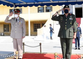 Le chef d’état-major regagne la patrie après une visite officielle en Grèce