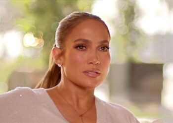 J.  Lopez  dans  un  thriller de  science-fiction