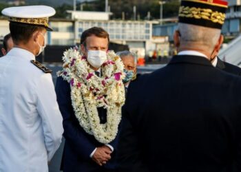 Macron en Polynésie et appelle à la vaccination