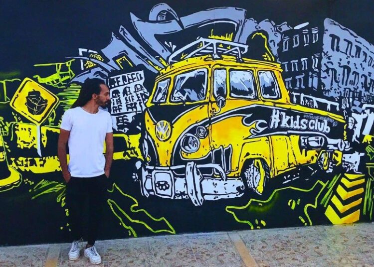 Mansour, le magicien qui fait parler les murs