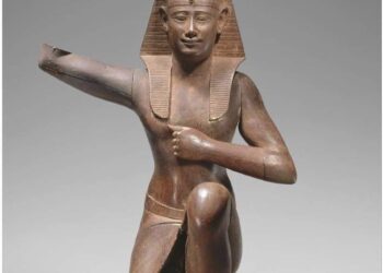 Statue en bois de la Basse Epoque