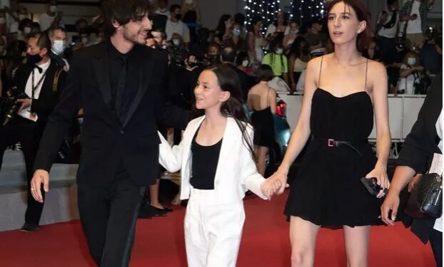 Cannes : Derrière leurs parents sur le tapis rouge 2 - Le Progrès Egyptien Cannes : Derrière leurs parents sur le tapis rouge 1 - Le Progrès Egyptien