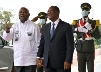 Côte d’Ivoire:  Accolade et sourires entre Gbagbo et Ouattara