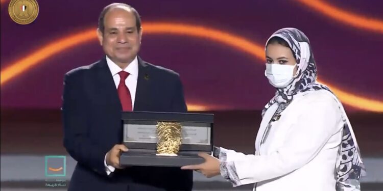 Al-Sissi honore les responsables et bénévoles du projet "Vie Décente" 2 - Le Progrès Egyptien Al-Sissi honore les responsables et bénévoles du projet "Vie Décente" 1 - Le Progrès Egyptien