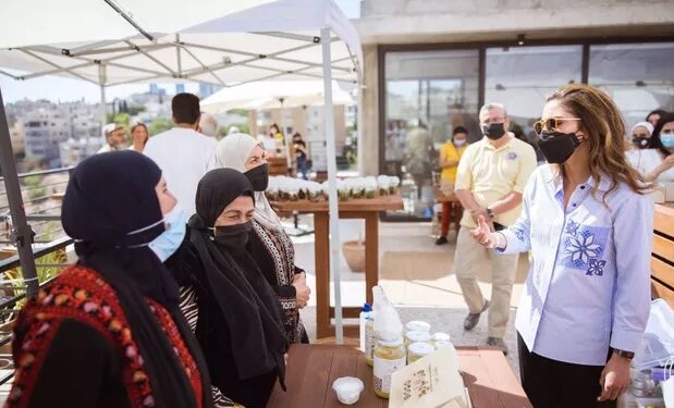 La reine Rania félicite les initiateurs d’un marché fermier en ligne 2 - Le Progrès Egyptien La reine Rania félicite les initiateurs d’un marché fermier en ligne 1 - Le Progrès Egyptien