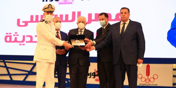 Chawki remet l’insigne d’Al-Gomhouriya aux officiers 1 - Le Progrès Egyptien