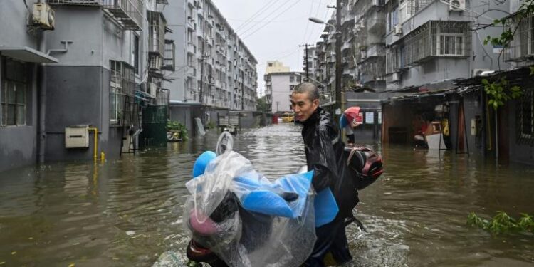 Typhon : Les transports interrompus en Chine 2 - Le Progrès Egyptien Typhon : Les transports interrompus en Chine 1 - Le Progrès Egyptien