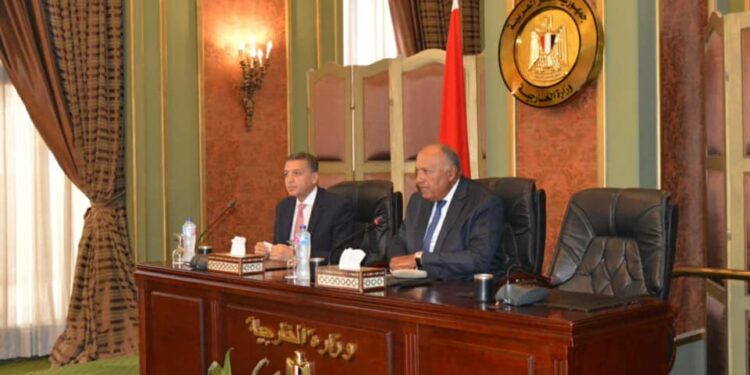 Choucri avec les ambassadeurs partant pour l’étranger : 2 - Le Progrès Egyptien Choucri avec les ambassadeurs partant pour l’étranger : 1 - Le Progrès Egyptien