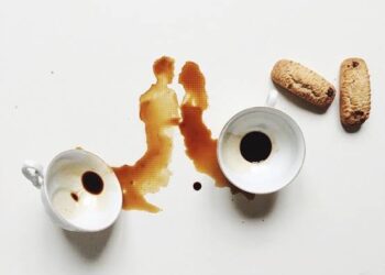 Dans une tasse de café