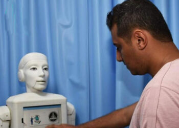 “Shams”… La première infirmière robotique en Egypte à s’occuper des besoins du patient…