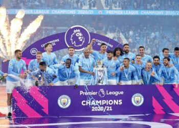 Angleterre : Un derby de Manchester pour le titre, Chelsea en embuscade