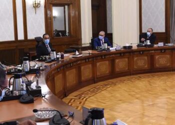 Madbouli suit les mesures d’exécution des projets de dessalement de l’eau de mer