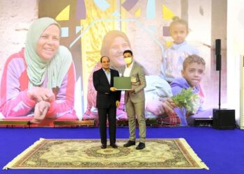 Cité Badr : Al Sissi livre des contrats de logements aux citoyens