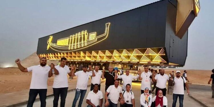 Arrivée avec succès de la barque solaire de Khéops au GME 2 - Le Progrès Egyptien Arrivée avec succès de la barque solaire de Khéops au GME 1 - Le Progrès Egyptien