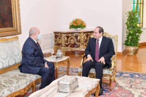 Al-Sissi décerne l'ordre de la république au conseiller Essam Eddine Al-Menchaoui 3 - Le Progrès Egyptien