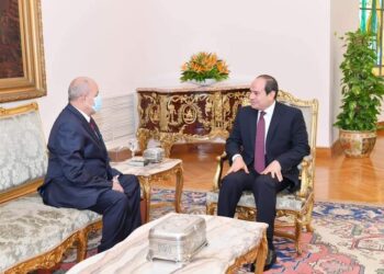 Al-Sissi décerne l’ordre de la république au conseiller Essam Eddine Al-Menchaoui