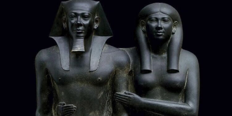 La statue de Mykérinos et de sa femme 2 - Le Progrès Egyptien La statue de Mykérinos et de sa femme 1 - Le Progrès Egyptien
