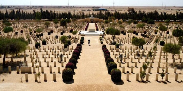 1ère guerre mondiale : Dépôt d’une couronne de fleurs sur le tombeau des victimes 1 - Le Progrès Egyptien
