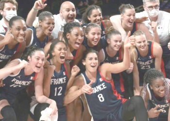 Basket : Les Françaises brisent la “malédiction” et rêvent de médaille