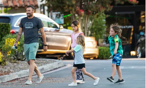 Brian Austin Green, sortie gourmande avec ses enfants 1 - Le Progrès Egyptien