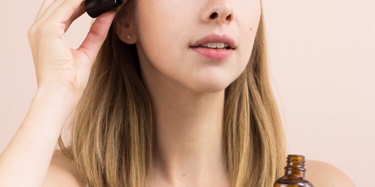 L’huile de ricin, incontournable pour les cils et les sourcils 2 - Le Progrès Egyptien L’huile de ricin, incontournable pour les cils et les sourcils 1 - Le Progrès Egyptien