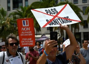 Covid-19 : Le pass sanitaire entre en vigueur en France