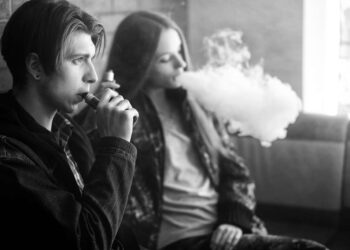 Cigarette électronique : L’OMS demande une réglementation plus sévère