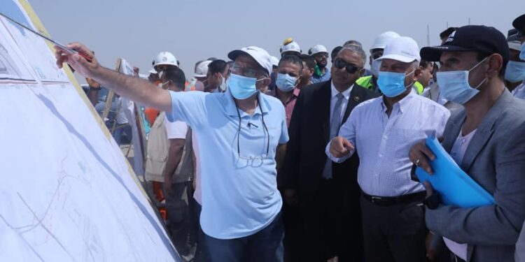 Le ministre des Transports suit le projet de train Al-Soukhna/Alamein 1 - Le Progrès Egyptien