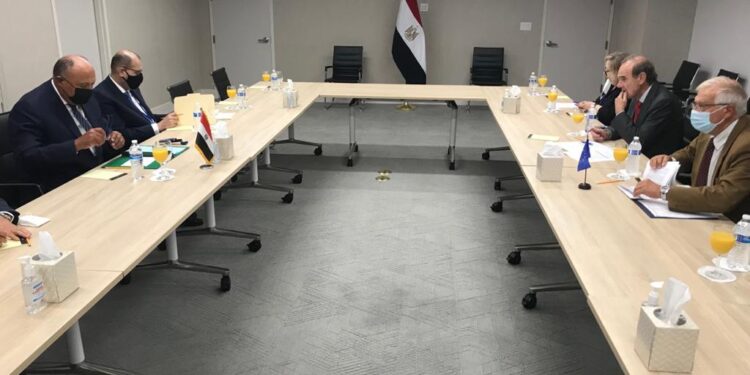 UNGA: Choucri et le haut représentant UE examinent le partenariat bilatéral 2 - Le Progrès Egyptien UNGA: Choucri et le haut représentant UE examinent le partenariat bilatéral 1 - Le Progrès Egyptien