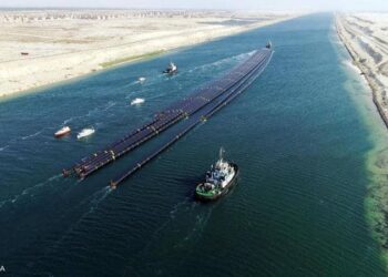 Reprise de la navigation sur le canal de Suez après l’échouement d’un navire