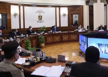 Madbouli examine les projets d’urbanisme et de complexes industriels