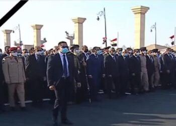 Le Président en tête du cortège funèbre du maréchal Tantaoui