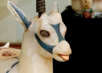 Un vase sous la forme d’une chèvre