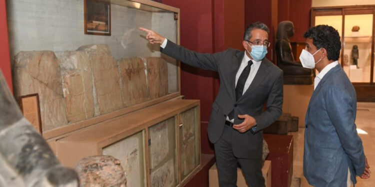 Le ministre saoudien du Tourisme ébloui par le Musée du Caire 2 - Le Progrès Egyptien Le ministre saoudien du Tourisme ébloui par le Musée du Caire 1 - Le Progrès Egyptien