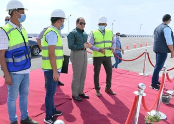 Al-Sissi inspecte les travaux de développement du périphérique au Caire