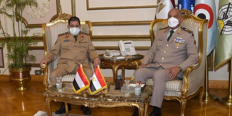 Le ministre de la Défense rencontre son homologue yéménite 2 - Le Progrès Egyptien Le ministre de la Défense rencontre son homologue yéménite 1 - Le Progrès Egyptien