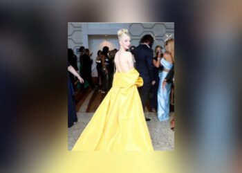Emmy Awards 2021 : Kate Winslet rayonnante, Catherine Zeta-Jones glamour en robe fendue sur le tapis rouge