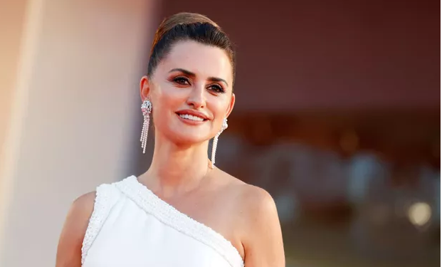 Penélope Cruz, resplendissante à Venise 2 - Le Progrès Egyptien Penélope Cruz, resplendissante à Venise 1 - Le Progrès Egyptien