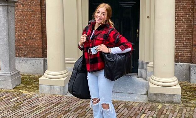 30-08-2021 Princess Alexia has left for a boarding school in Wales.  The Royal House reports this on Twitter. She attends the United World College of the Atlantic in Wales for two years. She thus follows in the footsteps of her father King Willem-Alexander.