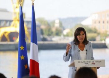 Présidentielle : Anne Hidalgo se lance pour “bâtir une France plus juste”