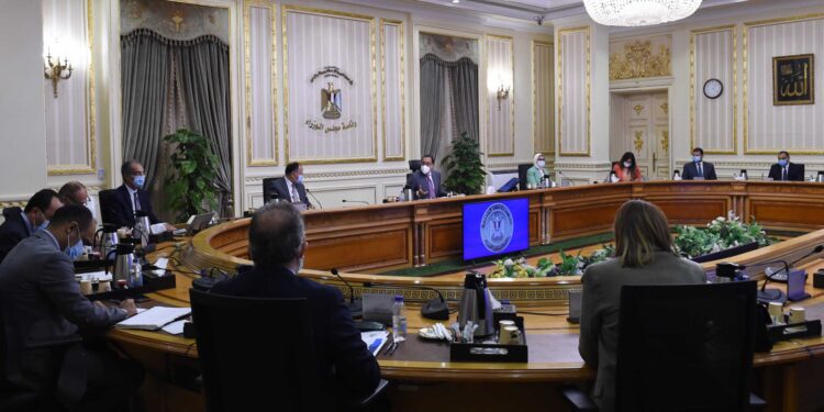 Madbouli fait le suivi du système de Couverture santé universelle 1 - Le Progrès Egyptien