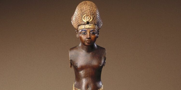 Statue d’Amenhotep III au musée de Brooklyn 2 - Le Progrès Egyptien Statue d’Amenhotep III au musée de Brooklyn 1 - Le Progrès Egyptien
