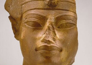 Amenhotep III portant la couronne bleue