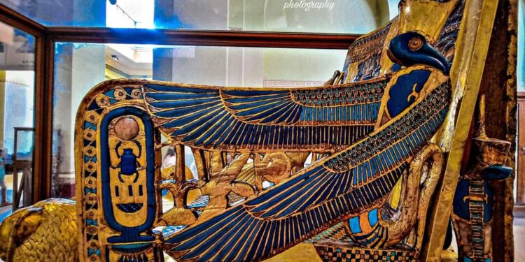Le trône doré de Toutankhamôn 1 - Le Progrès Egyptien Le trône doré de Toutankhamôn