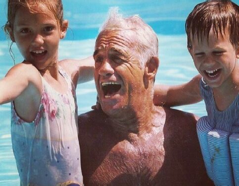 La fille de Belmondo partage un tendre souvenir du Magnifique acteur 1 - Le Progrès Egyptien