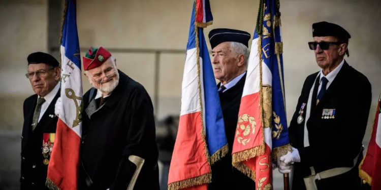 Macron reçoit des Harkis pour “apaiser” les mémoires 1 - Le Progrès Egyptien