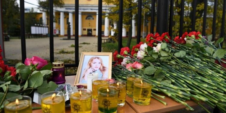 Russie : Après une tuerie à l’Université, le choc et le deuil à Perm 2 - Le Progrès Egyptien Russie : Après une tuerie à l’Université, le choc et le deuil à Perm 1 - Le Progrès Egyptien
