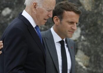 Sous-marins : Macron et Biden tentent un “retour à la normale”