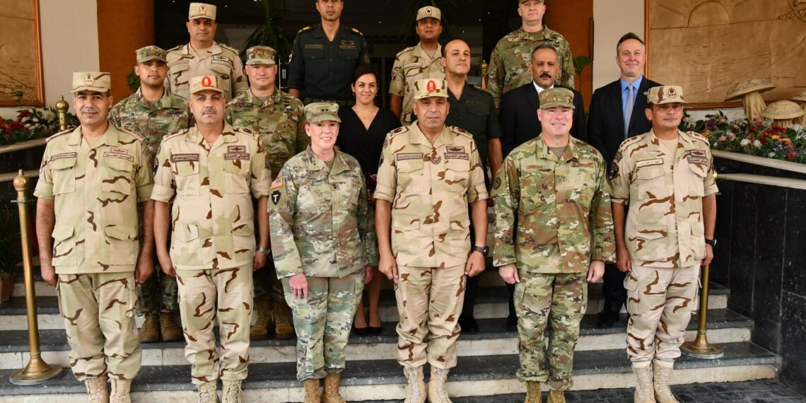 La cheffe de la Garde nationale du Texas rencontre des commandants militaires en Égypte 1 - Le Progrès Egyptien