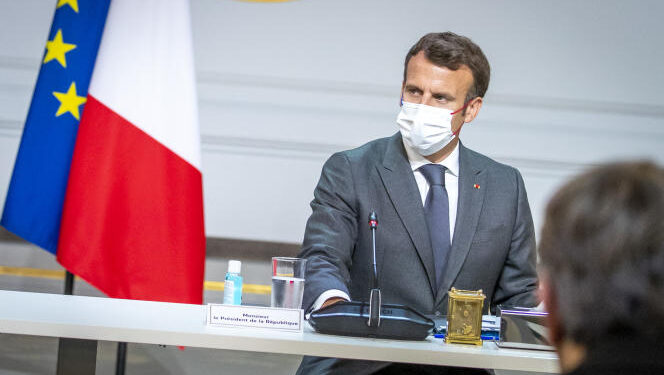 Emmanuel Macron, président de la république, et Jean Castex, Premier ministre, participent à une réunion avec des membres de la filière automobile au Palais de l’Elysée à Paris, lundi 13 juillet 2021 - 2021©Jean-Claude Coutausse pour Le Monde